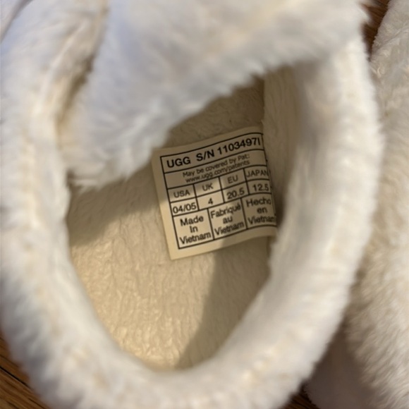 White Faux Fur Ugg Toddler Slippers - size 4/5 - Picture 3 of 4